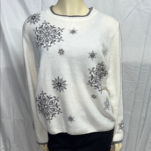 Alfred Dunner White Sweater with Gray Snowflake Embroidery - Picture 1 of 6